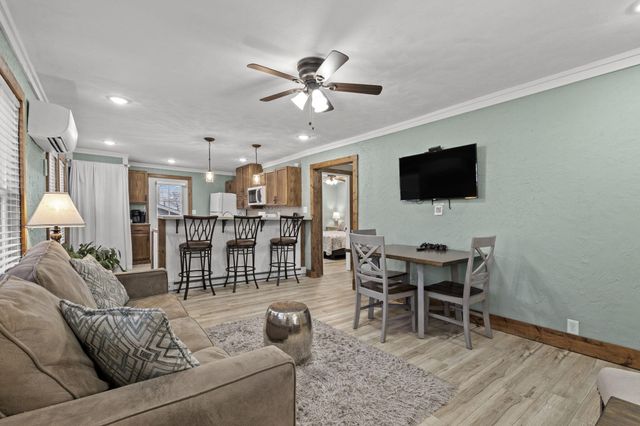 405 W College Street, Branson, MO 65616