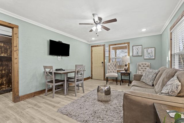 405 W College Street, Branson, MO 65616