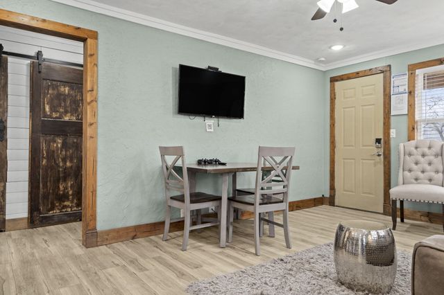 405 W College Street, Branson, MO 65616