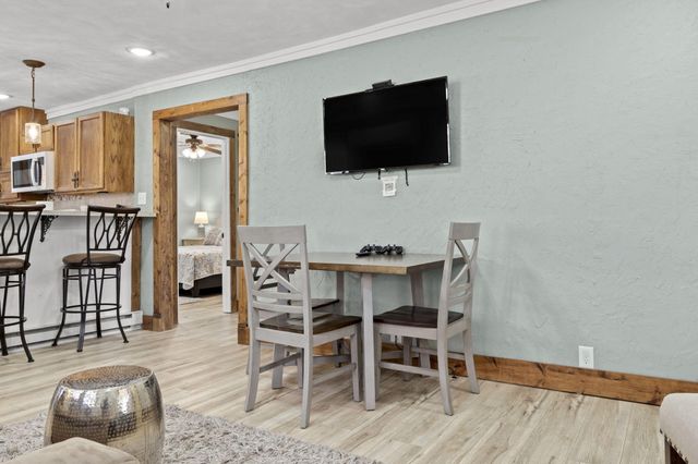 405 W College Street, Branson, MO 65616