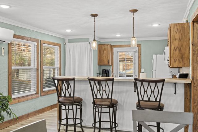 405 W College Street, Branson, MO 65616