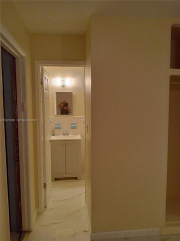 5861 NE 18th Ave 2, Fort Lauderdale, FL 33334