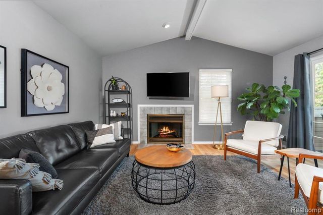 6625 Fireside Court, West Bloomfield Charter Township, MI 48322