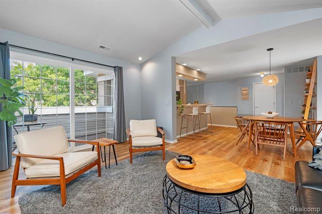 6625 Fireside Court, West Bloomfield Charter Township, MI 48322