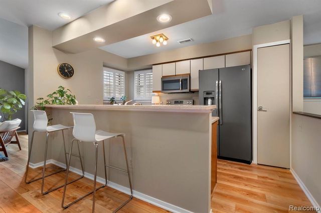 6625 Fireside Court, West Bloomfield Charter Township, MI 48322