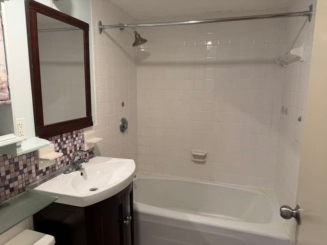 1025 Hancock St 6J, Quincy, MA 02169