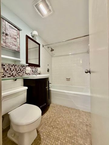 1025 Hancock St 6J, Quincy, MA 02169