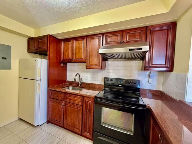 1025 Hancock St 6J, Quincy, MA 02169