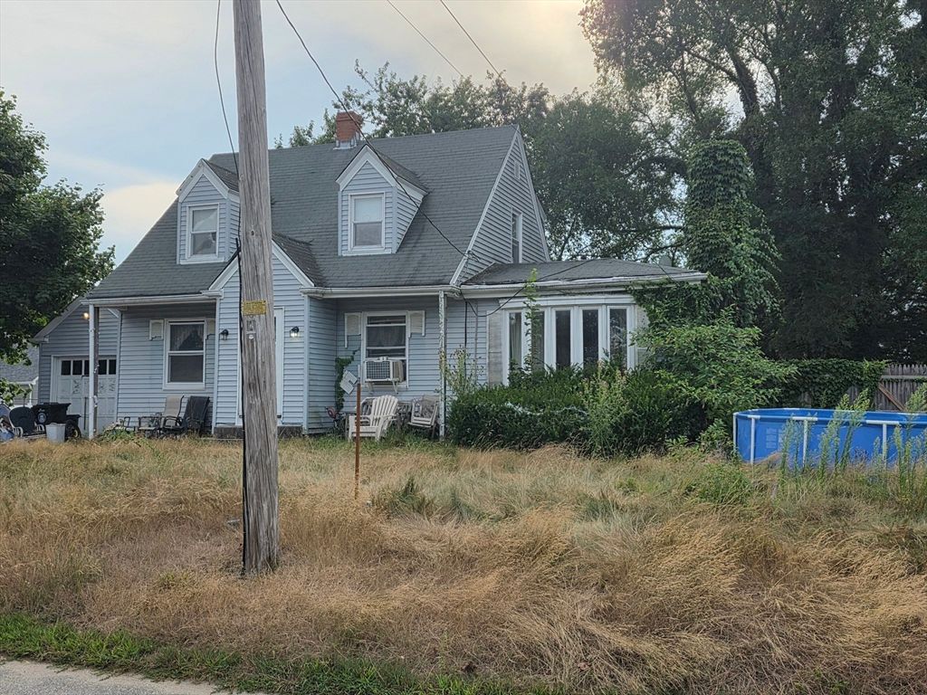 41 James Ave, Swansea, MA 02777