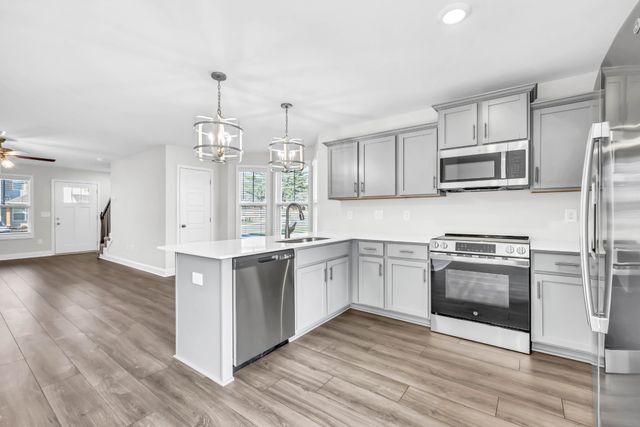 109 Quarry Point Dr, Clarksville, TN 37043