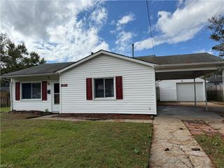 821 Crepe Myrtle LN, Virginia Beach, VA 23455