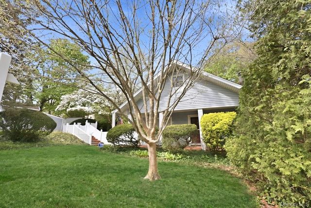 16 Glen Lane, Glenwood Landing, NY 11547