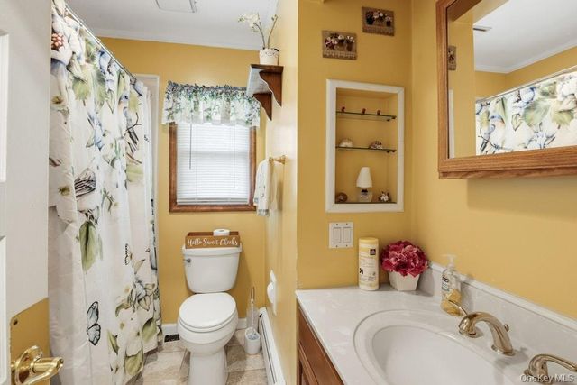 16 Glen Lane, Glenwood Landing, NY 11547