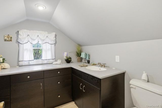 16 Glen Lane, Glenwood Landing, NY 11547