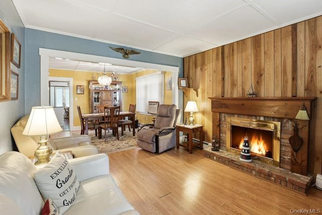 16 Glen Lane, Glenwood Landing, NY 11547