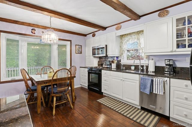 16 Glen Lane, Glenwood Landing, NY 11547