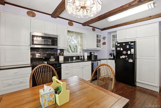 16 Glen Lane, Glenwood Landing, NY 11547