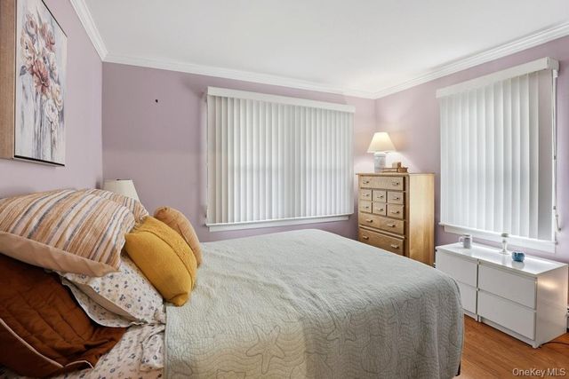 16 Glen Lane, Glenwood Landing, NY 11547