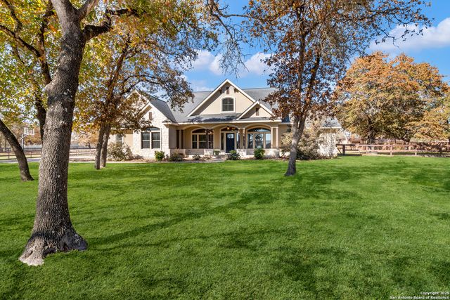 112 Elk Run, La Vernia, TX 78121