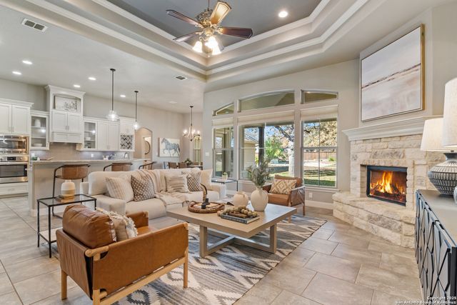 112 Elk Run, La Vernia, TX 78121