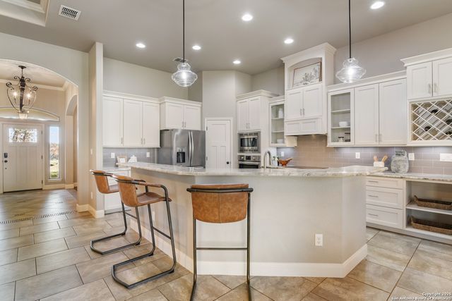 112 Elk Run, La Vernia, TX 78121