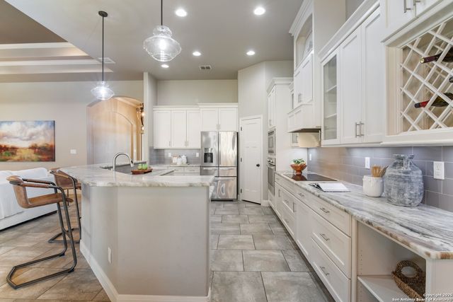 112 Elk Run, La Vernia, TX 78121