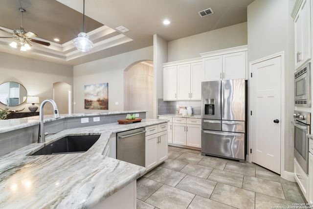 112 Elk Run, La Vernia, TX 78121