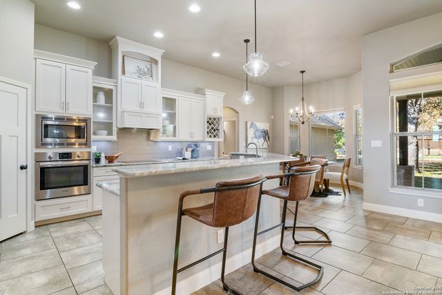 112 Elk Run, La Vernia, TX 78121