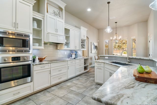 112 Elk Run, La Vernia, TX 78121