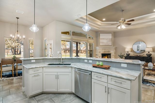 112 Elk Run, La Vernia, TX 78121