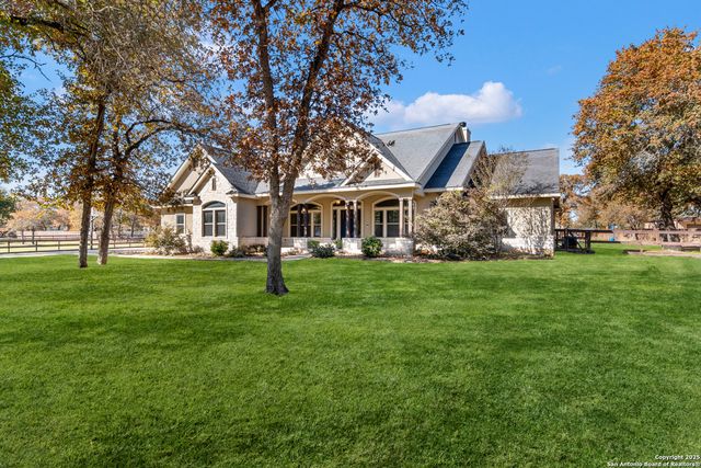 112 Elk Run, La Vernia, TX 78121