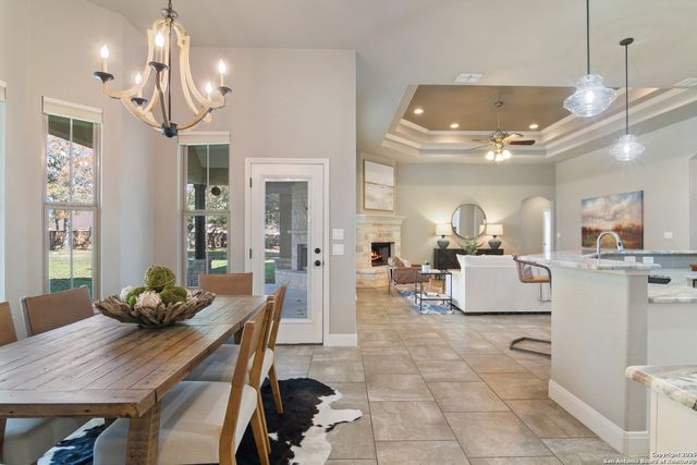 112 Elk Run, La Vernia, TX 78121