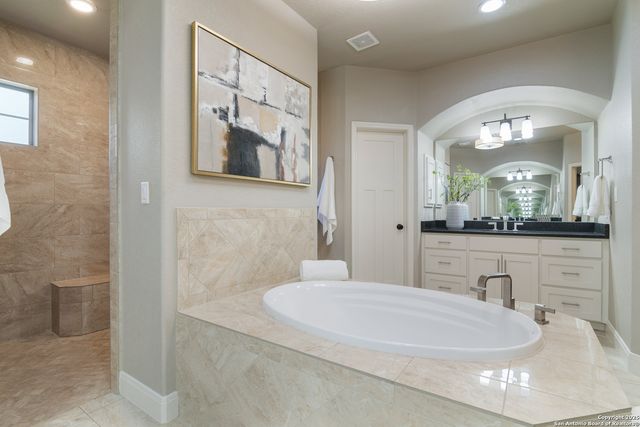 112 Elk Run, La Vernia, TX 78121