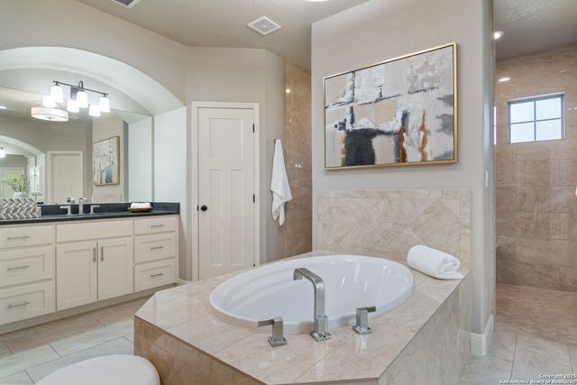 112 Elk Run, La Vernia, TX 78121