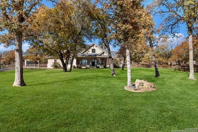 112 Elk Run, La Vernia, TX 78121