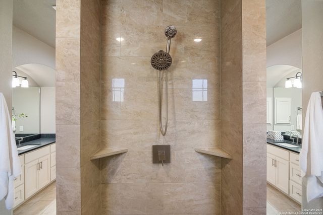 112 Elk Run, La Vernia, TX 78121