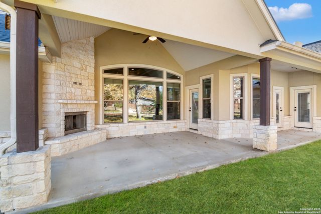 112 Elk Run, La Vernia, TX 78121