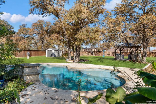 112 Elk Run, La Vernia, TX 78121