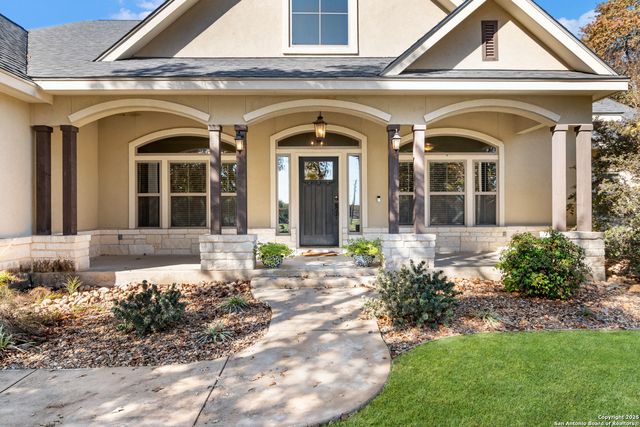 112 Elk Run, La Vernia, TX 78121