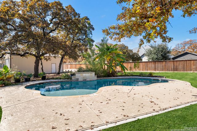 112 Elk Run, La Vernia, TX 78121