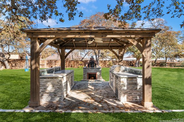 112 Elk Run, La Vernia, TX 78121