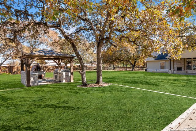 112 Elk Run, La Vernia, TX 78121