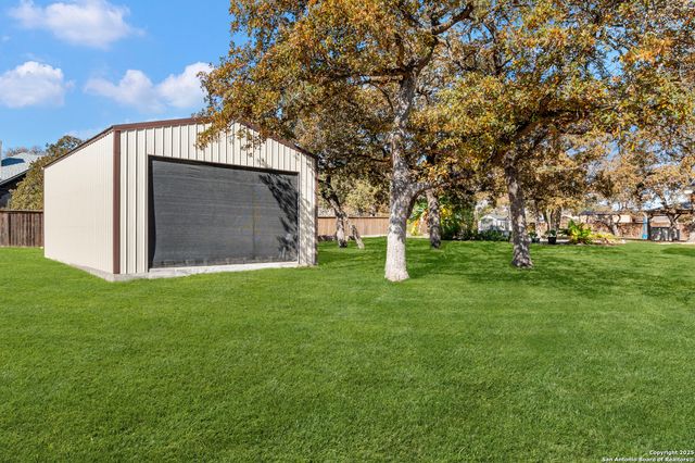 112 Elk Run, La Vernia, TX 78121