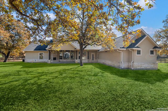 112 Elk Run, La Vernia, TX 78121