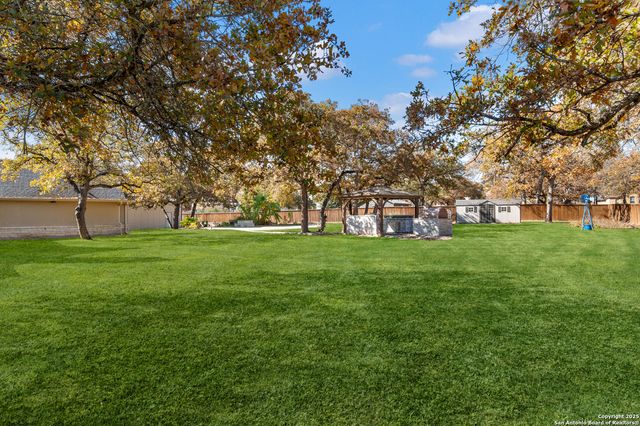 112 Elk Run, La Vernia, TX 78121