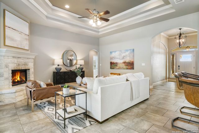 112 Elk Run, La Vernia, TX 78121