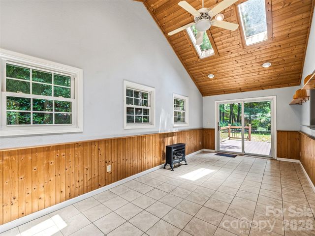 206 Camellia Way, Laurel Park, NC 28739