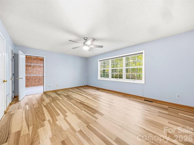 206 Camellia Way, Laurel Park, NC 28739