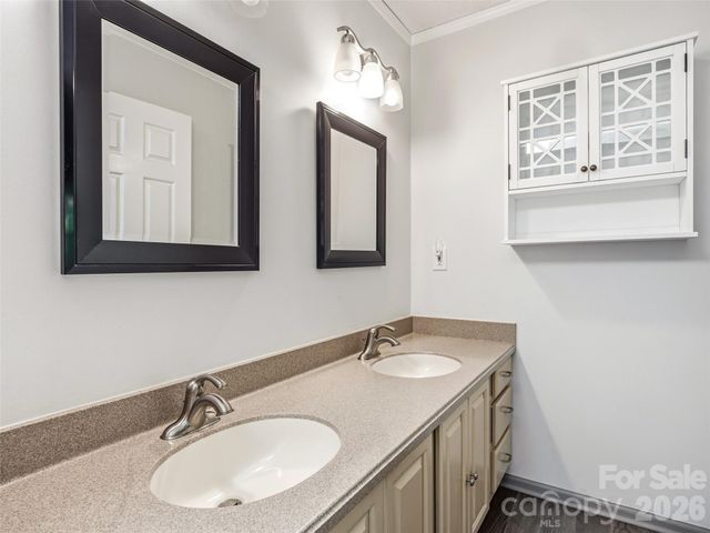 206 Camellia Way, Laurel Park, NC 28739