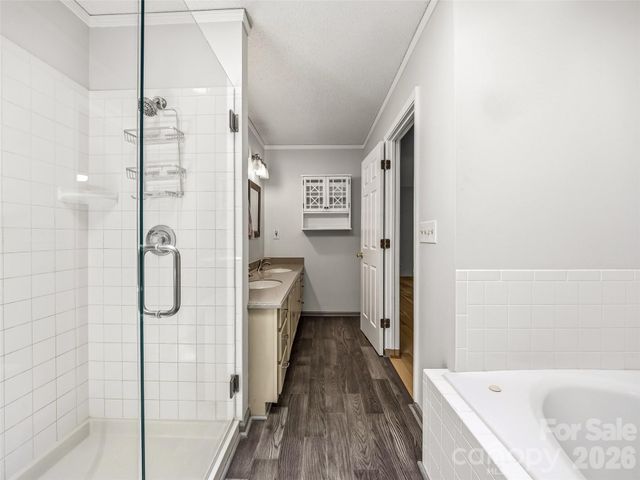 206 Camellia Way, Laurel Park, NC 28739